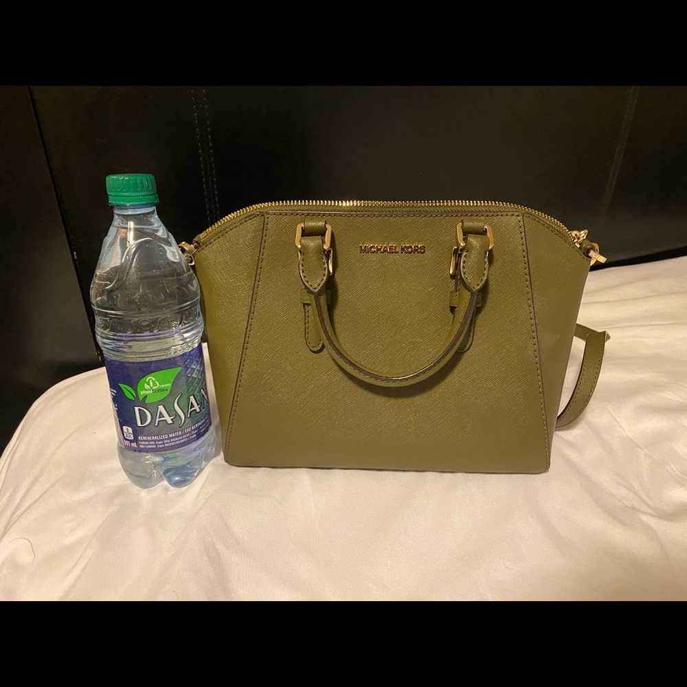 Army green Michael Korea crossbody bag.